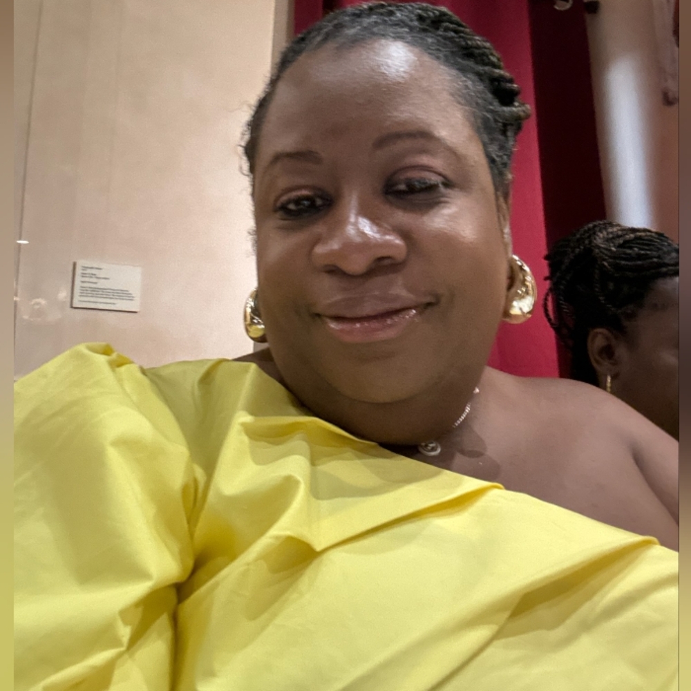 @HELPMEHELPU IS LIVE! LET'S GOOOO SHOPPING 🛒🛍🎈💃🏾🥳 - Picture 9 of 12
